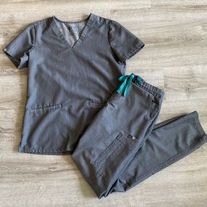 FIGS Graphite Scrub Set